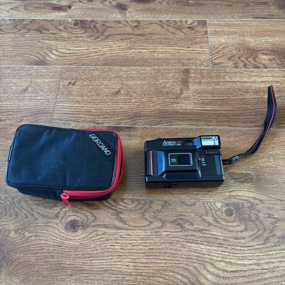 Vintage Ansco 235 electronic flash 33mm lens 35mm camera with case